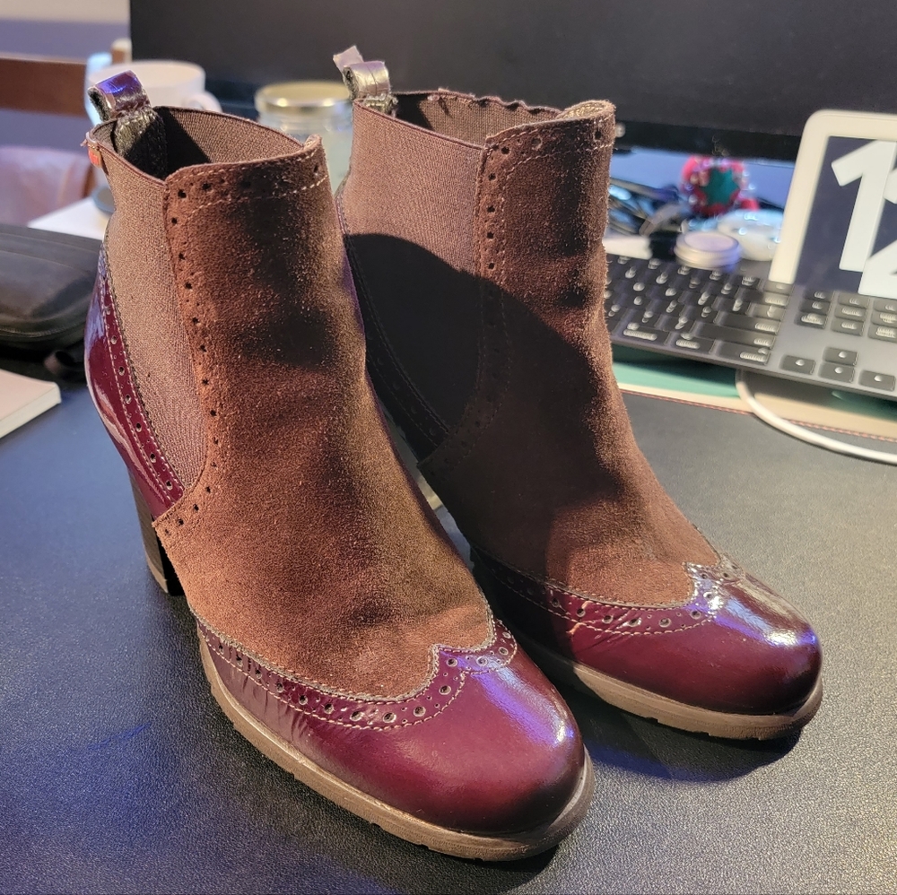 CallagHan brown suede and burgundy patent leather chelsea boot